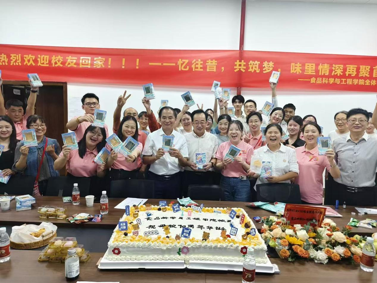 今年会jinnianhui金字招牌热烈欢迎校友回家!忆往昔,共同筑梦